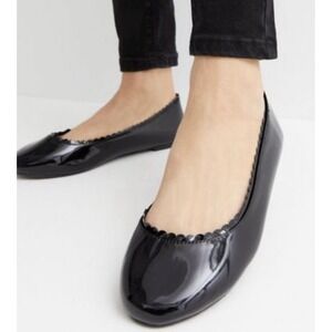 Stuart Weitzman Black Patent Ballet Flats Size 6.5. Scalloped Edge